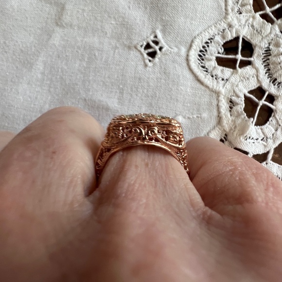 Peridot Ring - Picture 7 of 8